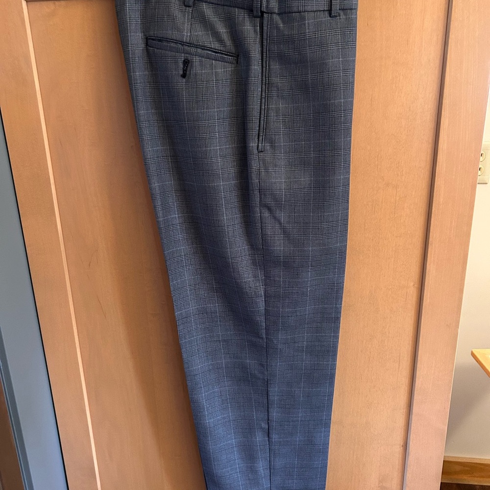 Men's Gray Plaid Dress Pants 32 X 30 Round Tree & York - light weight fabric